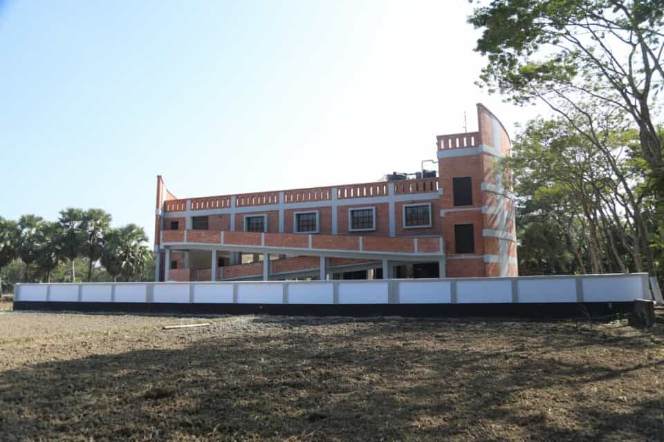 বাংলাদেশের ঘূর্ণিঝড় আশ্রয়কেন্দ্রে ছাদের চেয়েও বেশি ভেতরে লুকানো চাহিদা