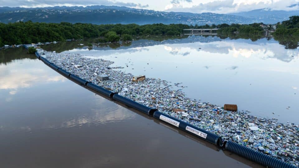 বুড়িগঙ্গার পুনর্জন্ম: ‘ফ্লোটিং ইন্টারসেপ্টর’ এবং প্লাস্টিক মুক্ত নদী